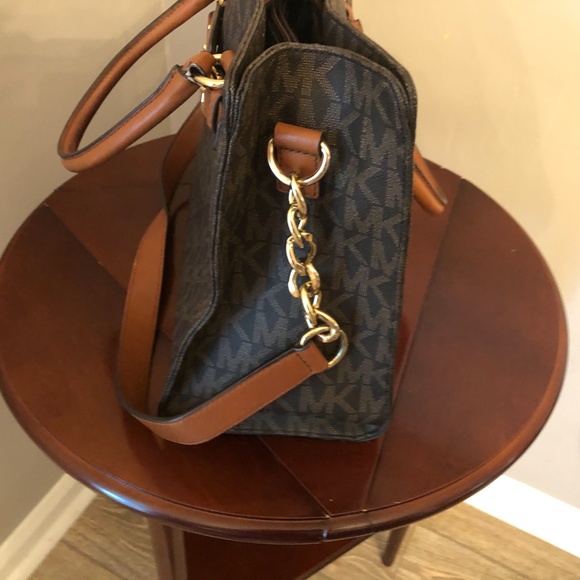 Micheal Kors Hamilton Signature Brown Handbag - Picture 3 of 10